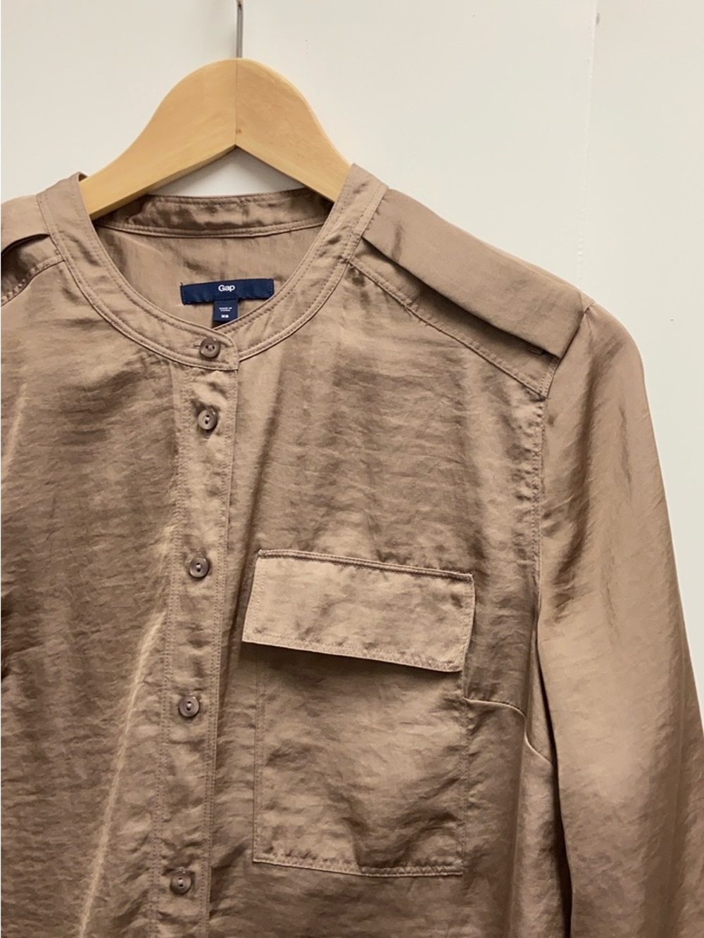 XS GAP Neutral Taupe Round-Neck Button Shirt